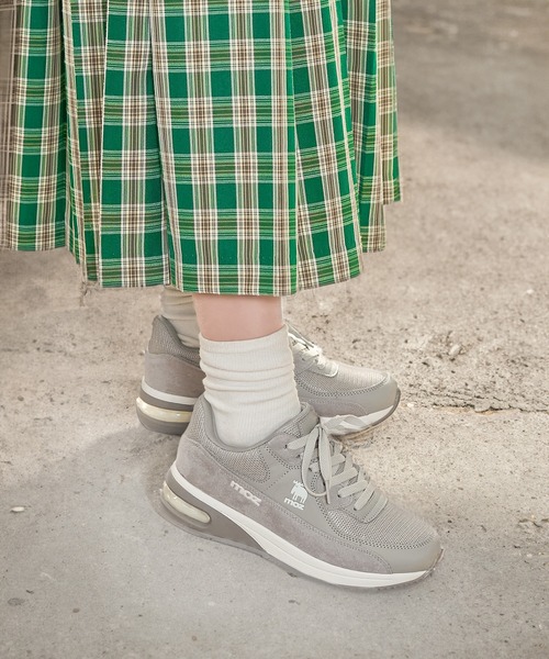 moz（モズ） スニーカー ワンポイントロゴエア入りクッション