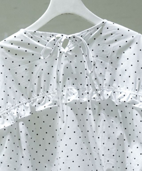 Burberryリボン付きホワイトパフスリーブ重ね着風ブラウス 半袖トップス Burberryリボン付きホワイトパフスリーブ重ね着風ブラウス 半袖