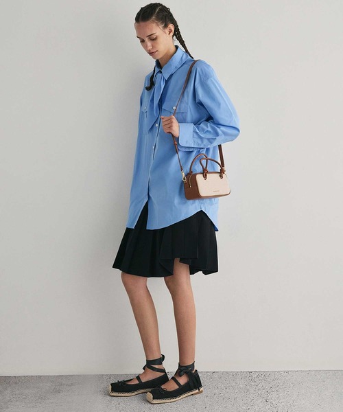 チャールズアンドキース サミーキャンバスノットハンドルイロンゲイティッドバッグ CHARLES & KEITH JAPAN | いつものコーディネートをポップで