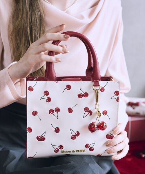 Maison de FLEUR（メゾンドフルール） ハンドバッグ チェリー刺繍
