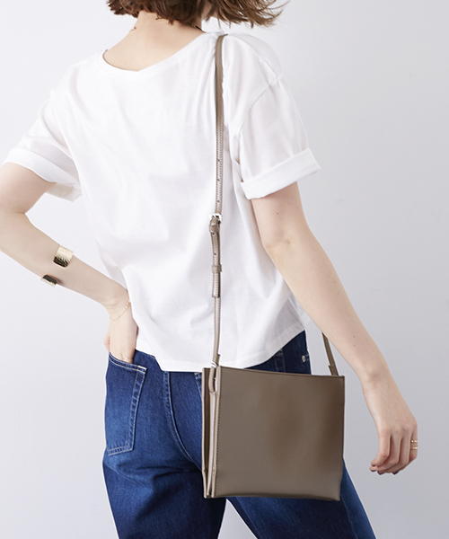 YAHKI スクエアショルダーバッグ 50％OFF】YAHKI（ヤーキ） スクエア フラップミニショルダー W
