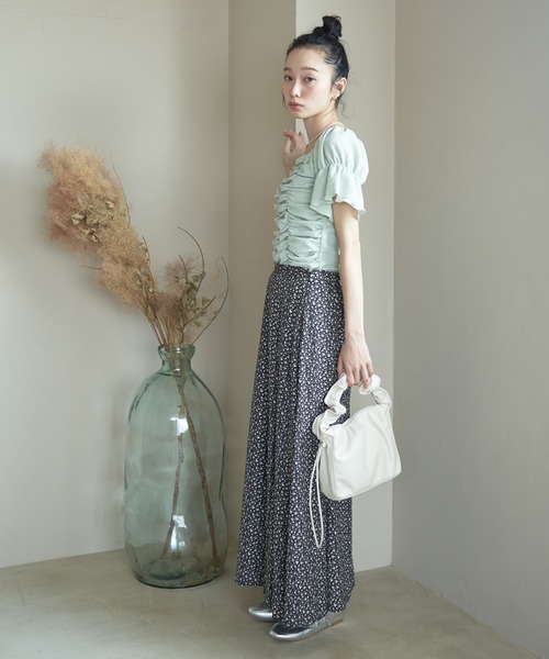 ウジョー　Uolt オリーブグリーン フレアスカート　2(Ｍ) 美品 ウジョー Uolt オリーブグリーン フレアスカート 2(M) 美品