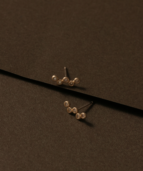 Lilas ピアス ブラウンダイヤウェーブピアス K10（両耳） レディース 