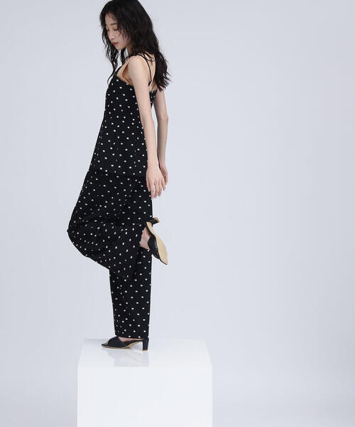 ★未使用★NATURAL BEAUTY BASICセンタースリットパンツ　黒　M NATURAL BEAUTY BASIC（ナチュラルビューティーベーシック）の