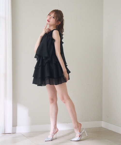 ノースリーブ フリル付き 黒ワンピース TITTY＆CO. ワンピース ノースリーブフリルティアードワンピース