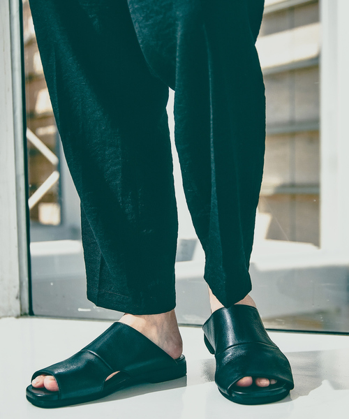 【その他】【WRAP SHOES】レザー サイドキャビティ ボタニカル柄 スライドサンダル alfredoBANNISTER｜【WRAP SHOES】レザー サイドキャビティ ボタニカル