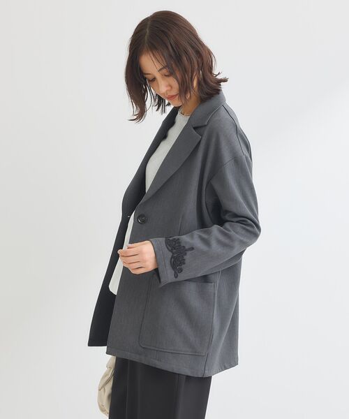 グレー テーラードジャケット ロゴ刺繍入り セール】 ツイルフラワー刺繍ジャケット≪手洗い可能≫ （テーラード