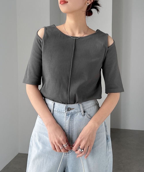 SOLOV ホワイト 長袖カットソー 肩あきスリット入り Tops – SOLOV