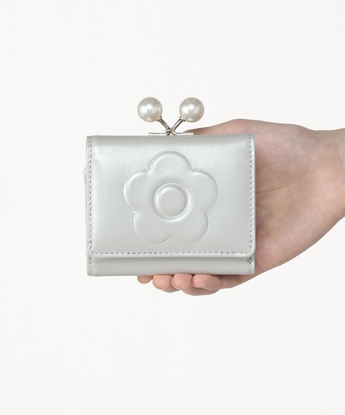 MARY QUANT エンボスデイジーパール ミニウォレット Amazon | MARY QUANT [マリークヮント] エンボスデイジーパール ミニ