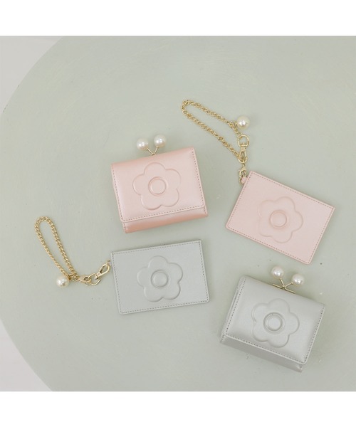 MARY QUANT（マリークヮント） 財布 マリークワント エンボスデイジー
