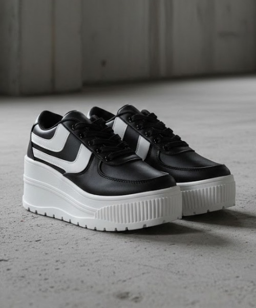 LOVEHUNTER（ラブハンター） スニーカー 軽量厚底 ボリュームソール