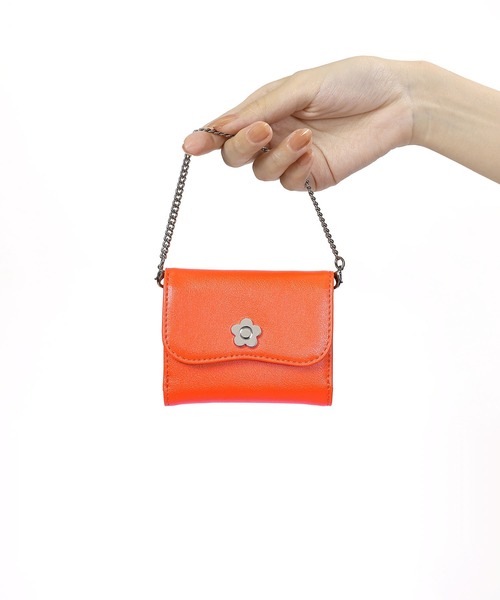 2-5日着 MARY QUANT ブライトカラー チェーン ミニウォレット MARY QUANT ONLINE SHOP｜マリークヮントオンラインショップ