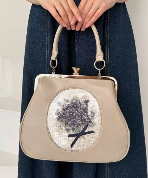 Msoeur エムスール　お花がま口バッグ　黒　刺繍　パーティバッグ Msoeur エムスール お花がま口バッグ 黒 刺繍 パーティバッグ - メルカリ