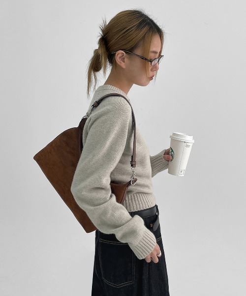 BLACKUP（ブラックアップ） ニット セーター 「MADE」 ステンヌVネック