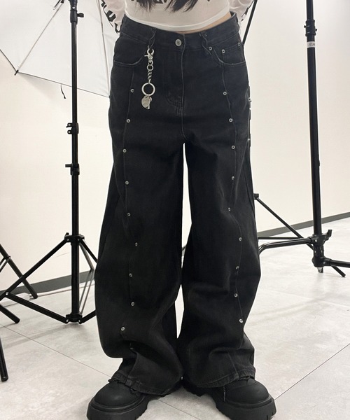 BEEDEN メタルスタッズ セミルーズ デニムパンツ ブラック スタッズ ジーンズ デニム デニムパンツ センタースイッチスタッズデニム