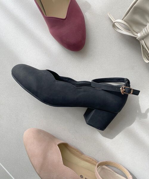 美品　ネブローニ　スカラップ パンチング　レザー　パンプス　レース　ヒール　24 美品 ネブローニ スカラップ パンチング レザー パンプス レース ヒール 24