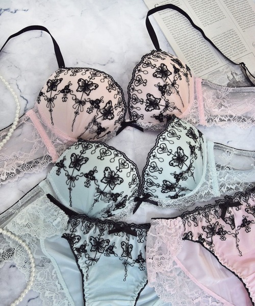 新品未使用 salute ブラ&ショーツセット Sanei ブラジャー ショーツセット 「美谷間＆丸胸を叶える！ナチュ盛り