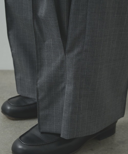 スラックス 「KHOKI/コッキ」Pleated Stripe Summer Wool Pants メンズの画像