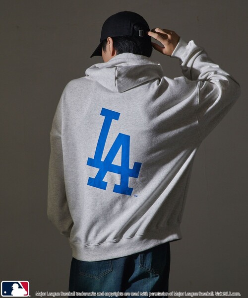 「MLB」 プルオーバーパーカー SMALL ブラック メンズ_画像2