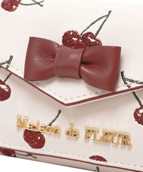 Maison de FLEUR（メゾンドフルール） 財布 チェリー刺繍プチ