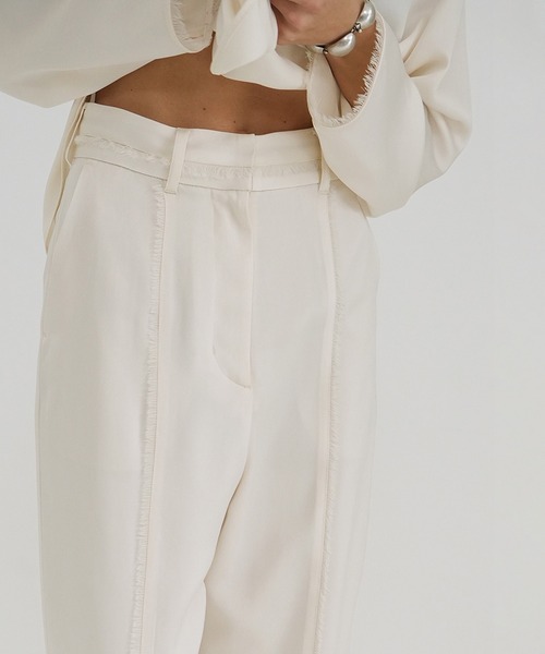 美品 CLANE 2,8万 カーブラインパンツ ワイドパンツ ホワイト系 クラネ CLANE（クラネ） パンツ FRINGE LINE TAPERED PANTS レディース