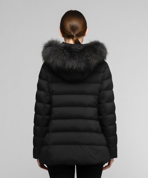 TATRAS ブラック レディースダウンジャケット TATRAS ブラック レディースダウンジャケット ファー付き