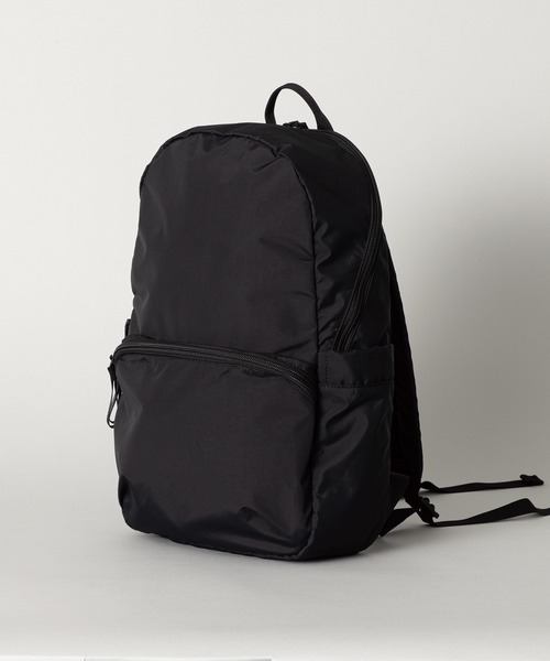【美品】黒いナイロンリュック・バックパック kuros'（クロス） デイバック リュック 「kuros'オリジナル」軽量