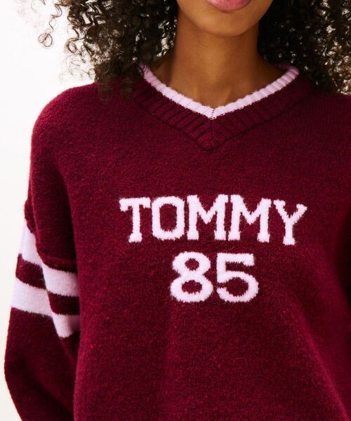 ■   トミーヒルフィガー レディース ニット ■ TOMMY JEANS（トミー・ジーンズ） ニット セーター トミー85バーシティ