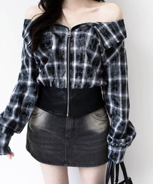 VEILA tシャツ レザーミックスチェックオフショルダートップス