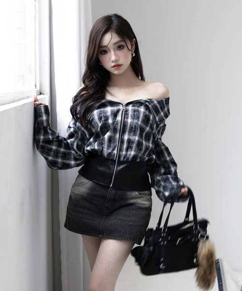 VEILA tシャツ レザーミックスチェックオフショルダートップス