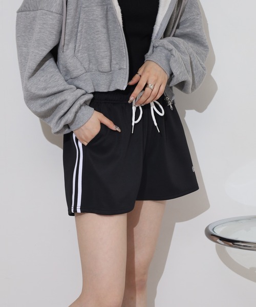 GW６日までお買い得 ♡archivio♡ 大人気 ドットショートパンツ未使用品 FUNALIVE パンツ 「CHAMP」ロゴプリント脇2本ラインジャージ