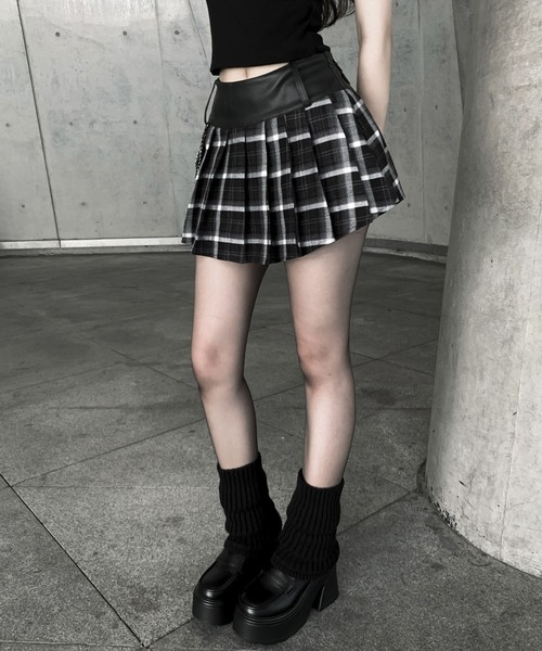 VEILA スカート チェーン付きレザーベルト切り替えチェックプリーツ