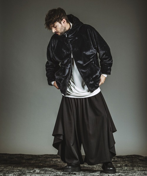 美品【ノーアイディー】MIXフェイクフーデッドBLZ ファーコート　ジャケット NO ID. BLACK / ジャケット.MIXフェイクファーフーデッドBLZ ONE