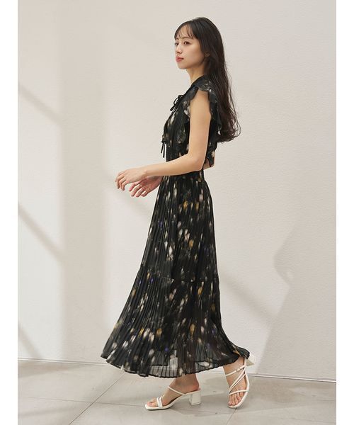ワンピース 「販路限定サイズあり」Sustainableフリルプリーツワンピースの画像