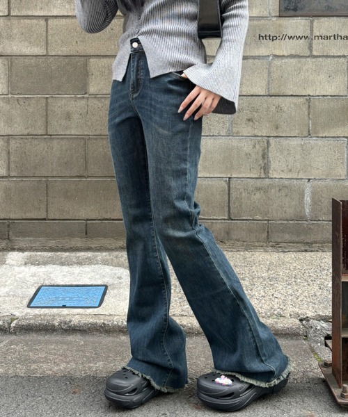 Ada. ジーンズ デニム デニムパンツ トレンドのウォッシュ加工！ 裾