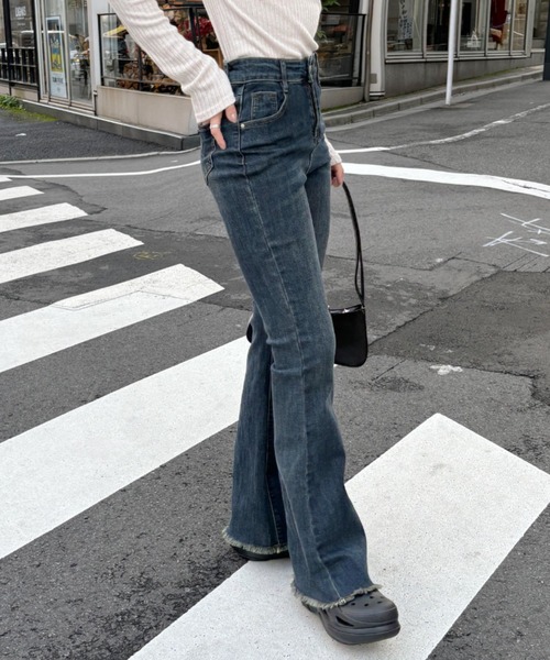 Ada. ジーンズ デニム デニムパンツ トレンドのウォッシュ加工！ 裾