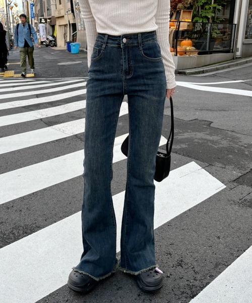 Ada. ジーンズ デニム デニムパンツ トレンドのウォッシュ加工！ 裾