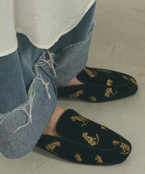 Unitage（ユニテージ） パンプス タイガー刺繍ベロアフラットミュール