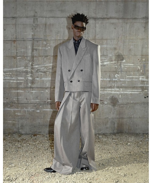 スラックス WOOL GABARDINE TUCKED WIDE TROUSERS メンズの画像