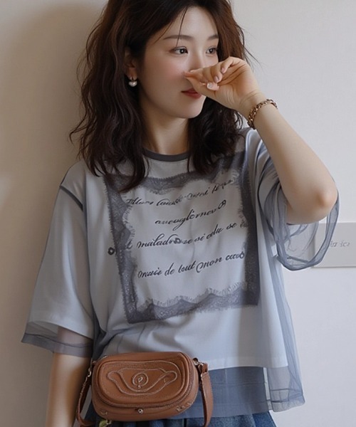 tシャツ A'GEM/9 × .kom 「.KOMZ/ドットケーオーエムゼット」「英字フレームプリント クロップドTシャツ」 レディース