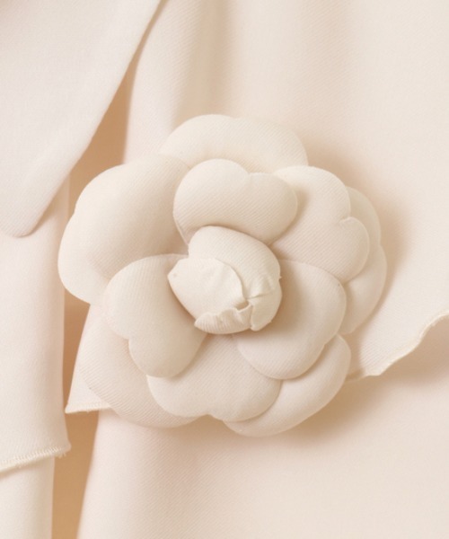 INGEBORG（インゲボルグ） ブラウス シャツ コサージュ付きフリル