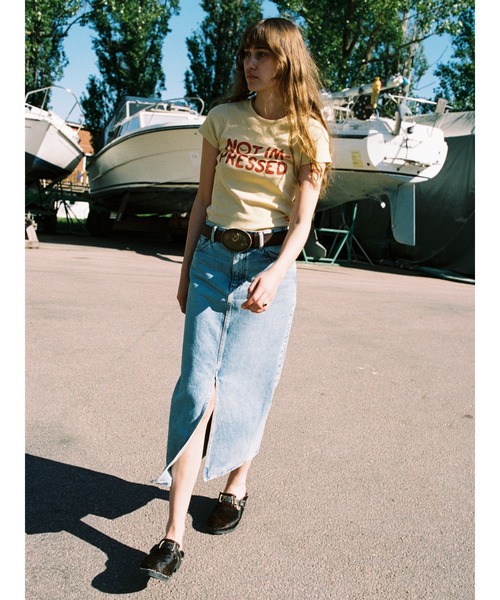 tシャツ Nudie Jeans/ヌーディージーンズ Eve T-Shirt Not Impressed  / Tシャツ / Mustard レディー Nudie Jeans tシャツ Jeans/ヌーディージーンズ Eve T-Shirt Not