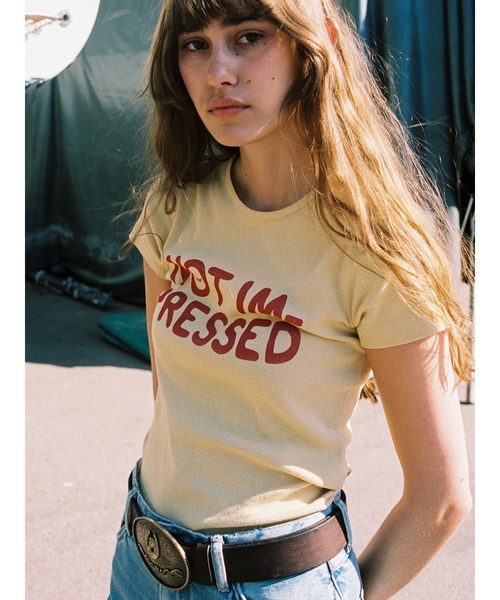 tシャツ Nudie Jeans/ヌーディージーンズ Eve T-Shirt Not Impressed  / Tシャツ / Mustard レディー Nudie Jeans tシャツ Jeans/ヌーディージーンズ Eve T-Shirt Not