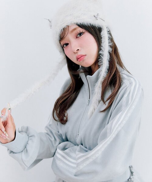 Guess old ショート丈　トラックジャケット　ジャージ　韓国アイドル Amazon | [ALVEIN] トラックジャケット ショート丈 クロップド