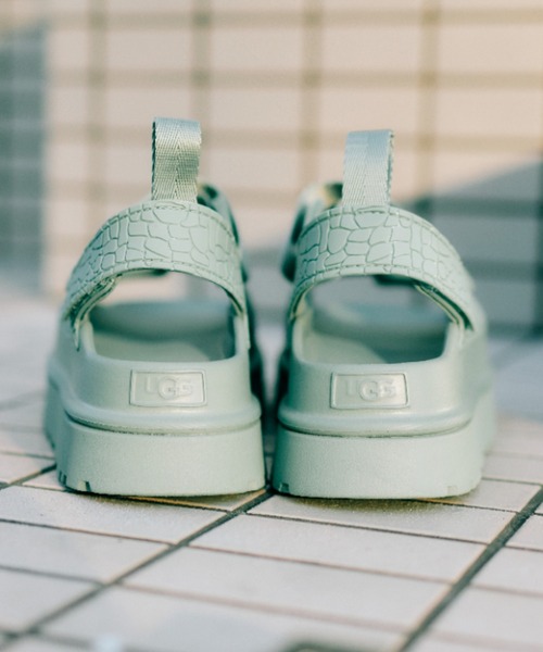 UGG Australia（アグオーストラリア） 厚底 ugg サンダル W GOLDENGLOW