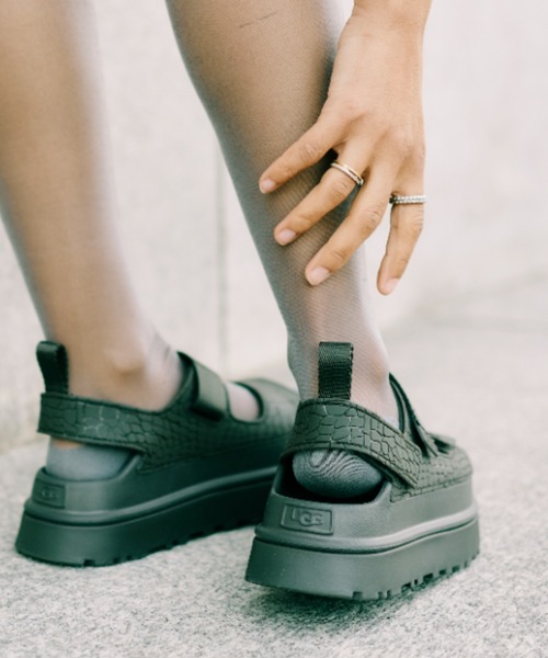 UGG Australia（アグオーストラリア） 厚底 ugg サンダル W GOLDENGLOW