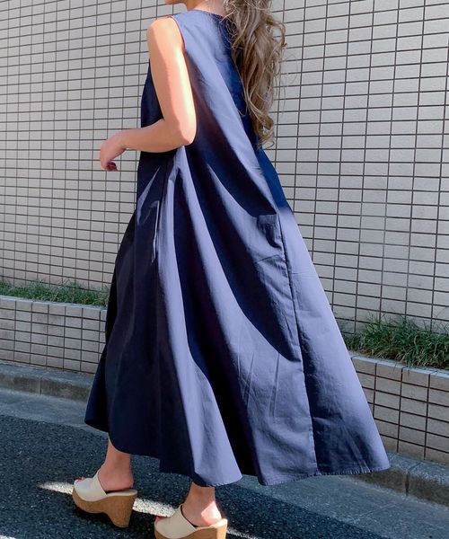 オンラインショップ ワンピース 綿100 ボリュームフレアノースリーブマキシ丈ワンピース