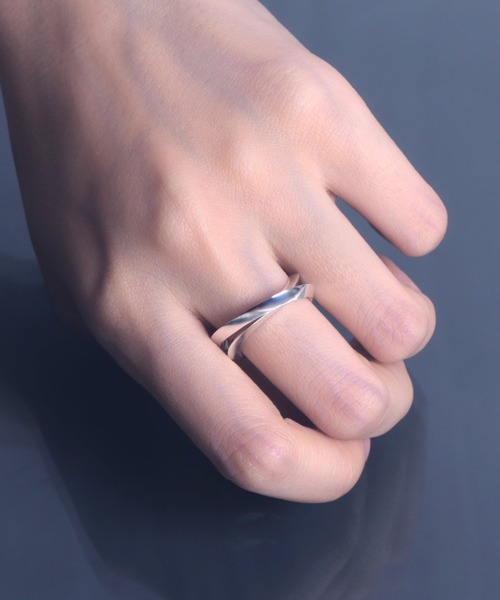 指輪 レディース 「YArKA/ヤーカ」」triangle irregular twist ring/トライアングル 不規則 捻りリング silver｜zozo｜02