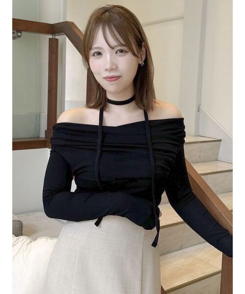 dazzlin tシャツ チョーカー付きオフショルドレープ長袖トップス