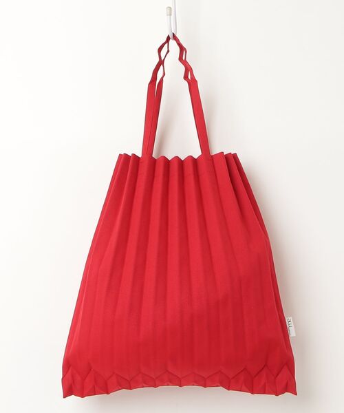 me ISSEY MIYAKE 「me by MIYAKE」 TRUNK PLEATS BAG 12 - レッド